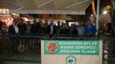 Eyüp Sultan Meydanında Aşure Dağıtımı Yaptık