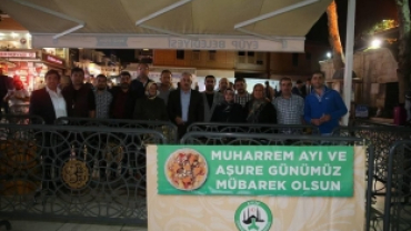 Eyüp Sultan Meydanında Aşure Dağıtımı Yaptık