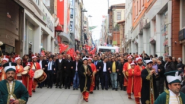 Topal Osman Ağa'yı Kabri Başında Andık