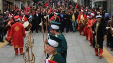 Topal Osman Ağa'yı Kabri Başında Andık