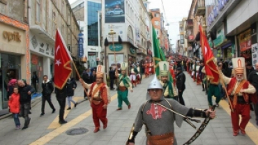 Topal Osman Ağa'yı Kabri Başında Andık